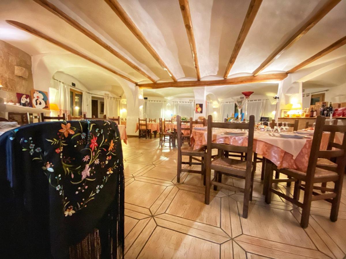 Locanda Tipica Sa Corte Oliena Exterior foto